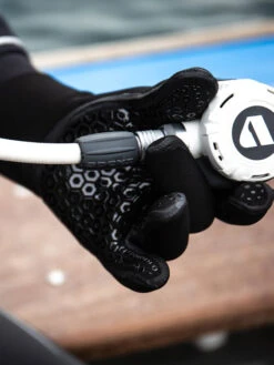 Fourth Element 3mm Neoprene Gloves -Mares Diving Shop Fourth Element 3mm Gloves Lifestyle