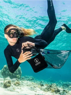 Fourth Element Ocean Debris Bag -Mares Diving Shop Fourth Element Ocean Debris Bag Rolled Up Lifestyle Woman
