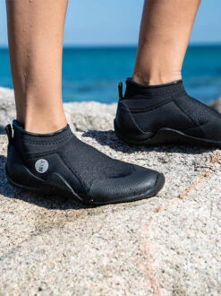 Fourth Element Rock Hopper 3mm Neoprene Boots 23 Fourth Element Rock Hopper 3mm Neoprene Boots -Mares Diving Shop Fourth Element Rock Hopper Short 3mm Boots Lifestyle