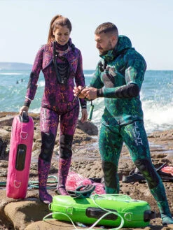 Huntmaster Burnum Huntsman 5mm Wetsuit -Mares Diving Shop Huntmaster Burnum Huntsman 5mm Wetsuit Camo Series Lifestyle Green Pink