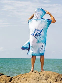Ocean Armour Manta Poncho -Mares Diving Shop Ocean Armour Manta Poncho Lifestyle Beach Male Back